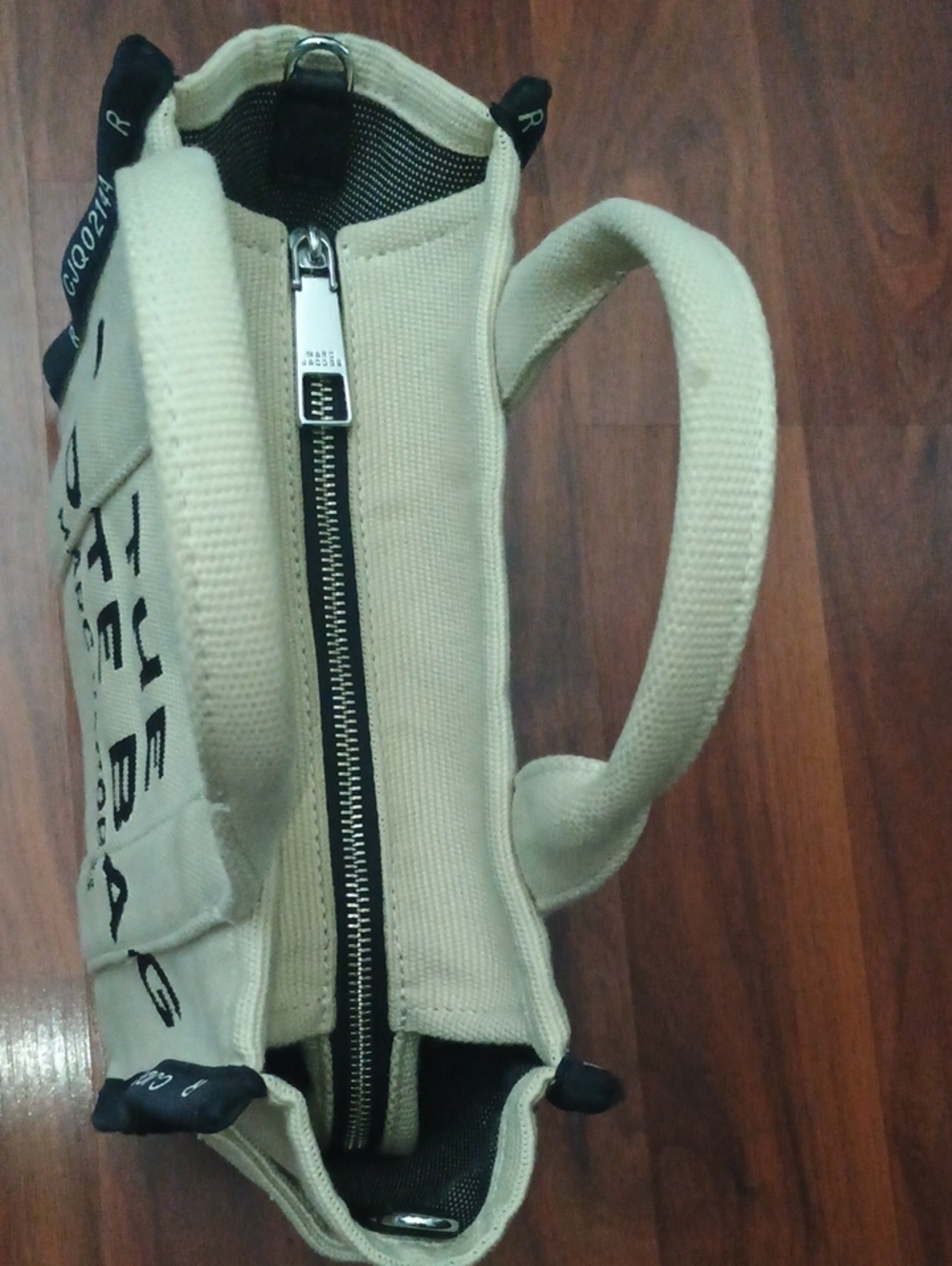 Marc Jacobs The Tote Bag Canvas Small Tote in Cream - Picture 9 of 10